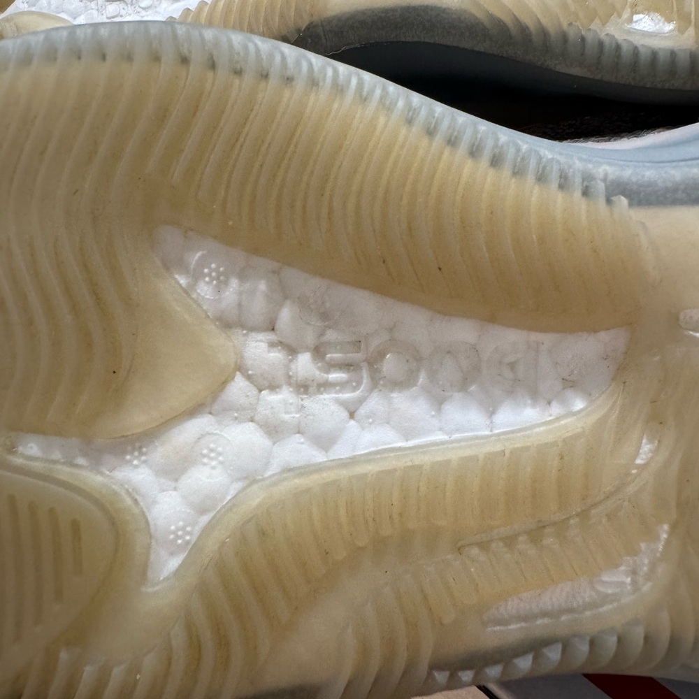Stylish Sneakers in Cream and Tan - Picture 4 of 12